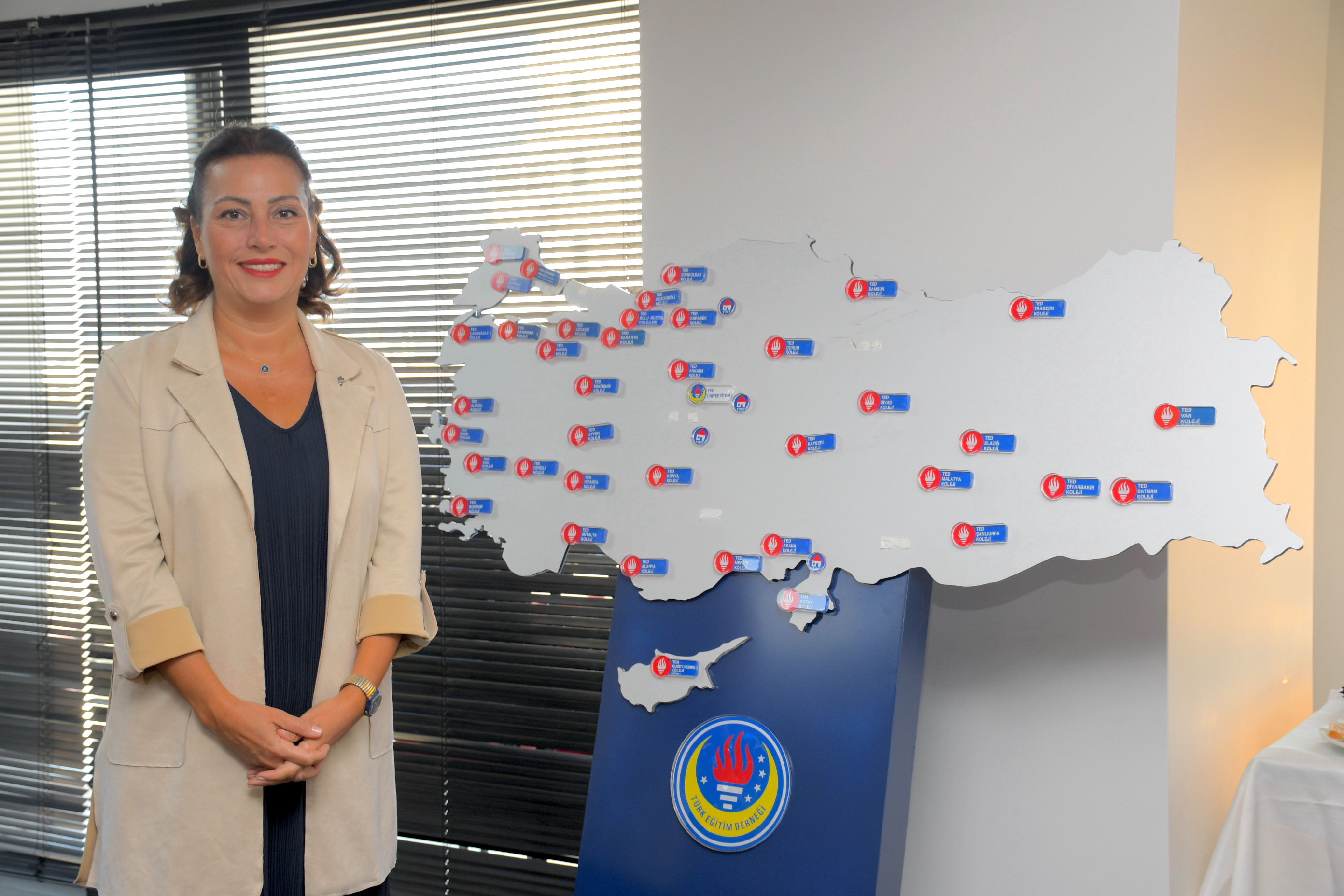 Türk Eğitim Derneği İzmir Temsilcisi Damla Edes Öz