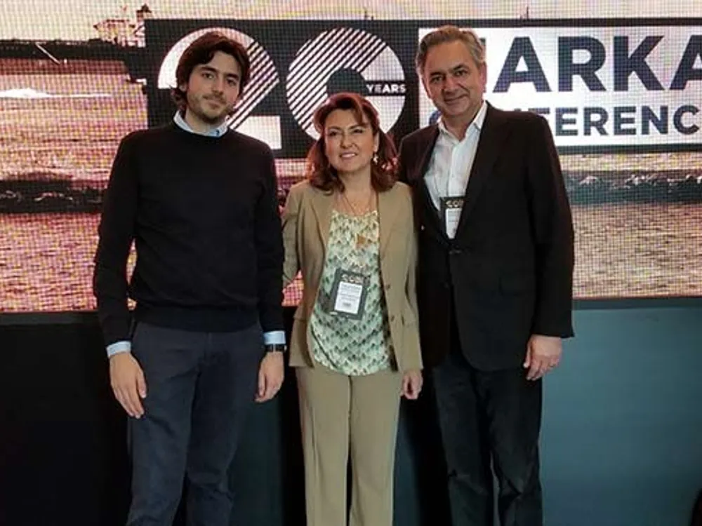 Aydın Doğan Yalçındağ, annesi Arzuhan Doğan Yalçındağ, babası Mehmet Ali Yalçındağ