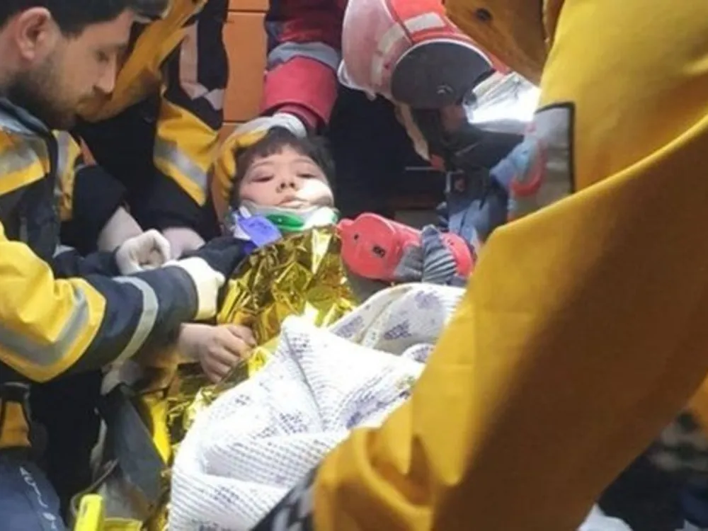 depremzede çocuk