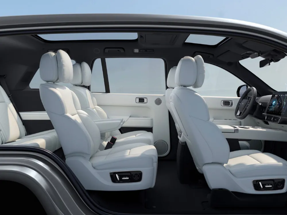 Li auto iç dizayn 1