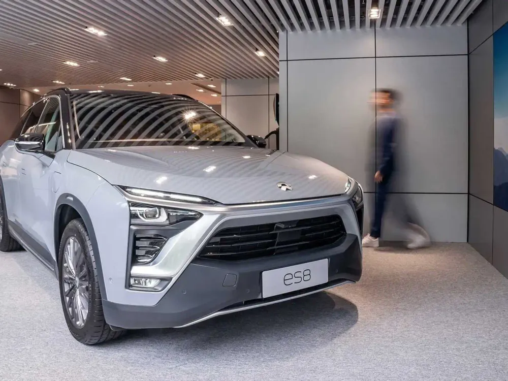 NİO-ES8