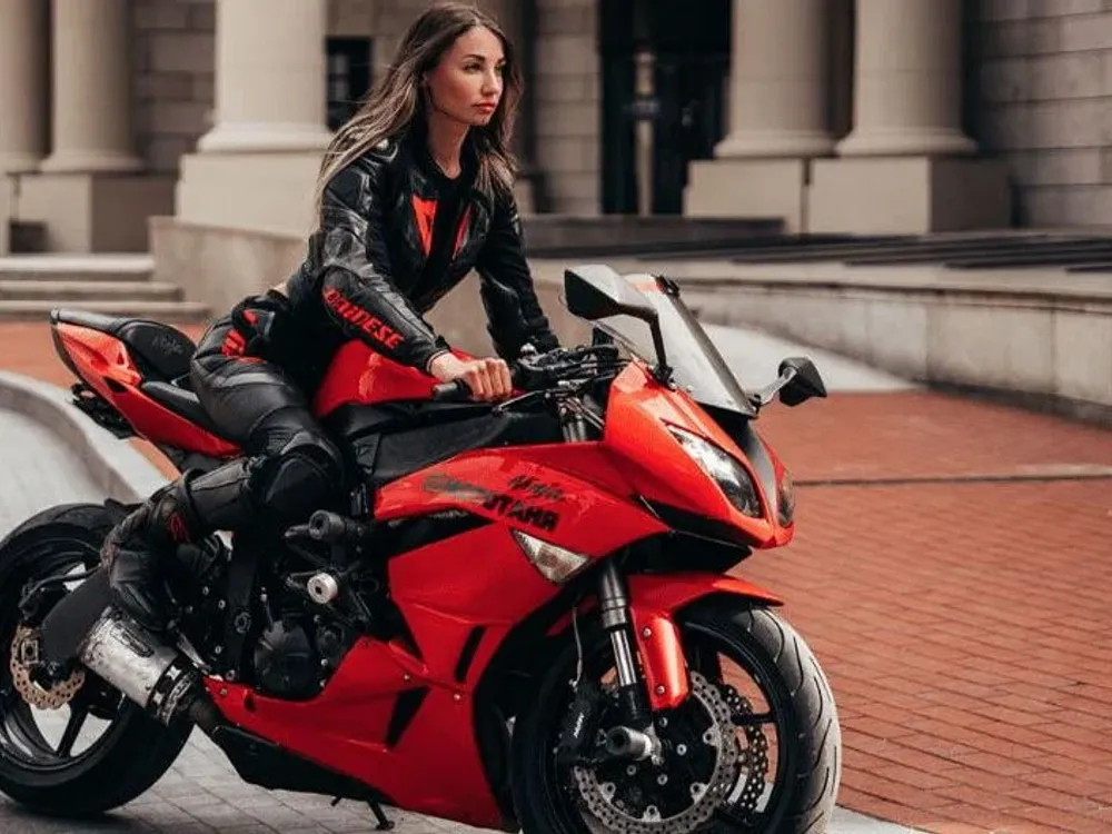 Rus YouTuber ve moto vlogger Tatyana Ivanovna Ozolina 2