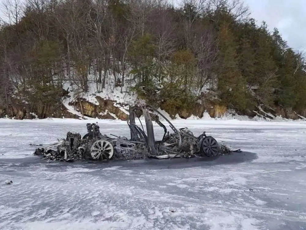 Tesla Yanmış Tesla