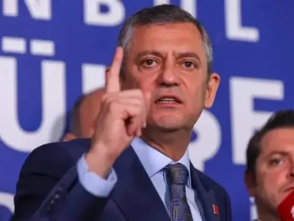  Özgür Özel