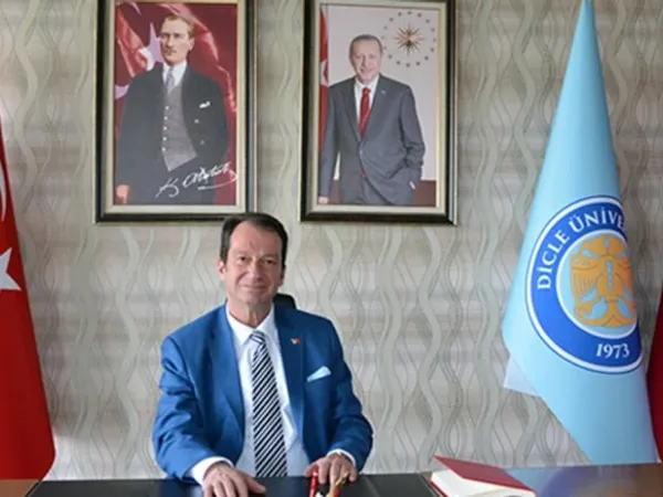 Eski AKP Milletvekili Oya Eronat'ın kardeşi Rektör Kamuran Eronat