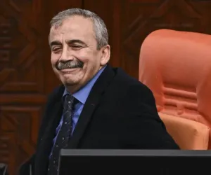  Sırrı Süreyya Önder 