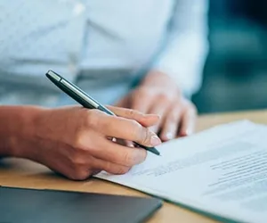 sözleşmeli çalışan