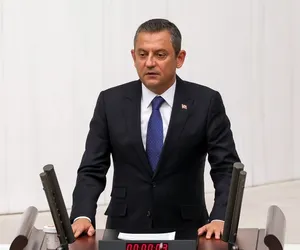 özgür özel