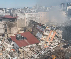 deprem enaz