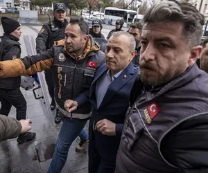 Eski vali Tuncay Sonel