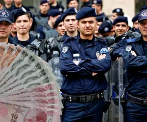 polis