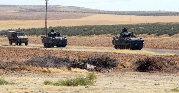 Asker dolu zırhlı araçlar Cerablus tarafına geçti çatışma sesleri başladı