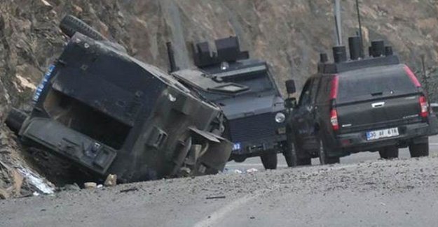 Hakkari'de zırhlı araçların karıştığı kazada 1 polis şehit oldu