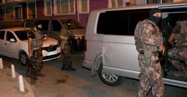 İstanbul'da zırhlı araçlarla gece yarısı operasyonu
