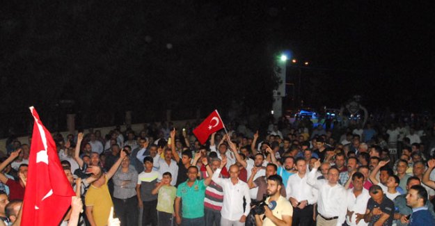 Siirt'te vatandaş sabaha kadar PKK'yı protesto nöbeti tuttu