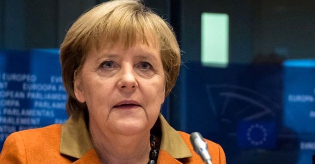 Angela Merkel şokta, tarihinin en büyük yenilgisini aldı