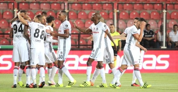Beşiktaş Akhisar Belediyespor karşısında şeytanı baacağını kırdı tarihinde bir ilki başardı