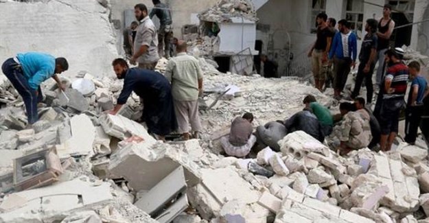 Bombalanan Halep'te her taşın altından ceset çıkıyor
