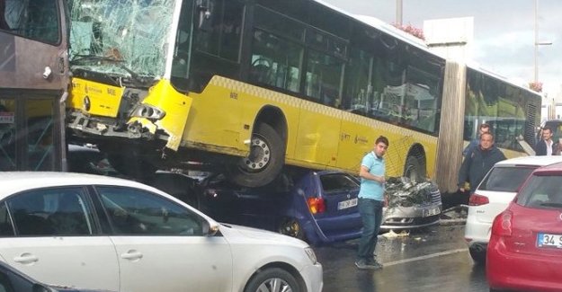 İstanbul'da metrobüsün yoldan çıkmasına neden olan yolcu gözaltında