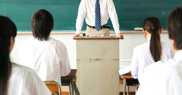 Milli Eğitim Bakanlığı ihraç ettiği 28 bin öğretmenin maaşının yarısını geri istedi