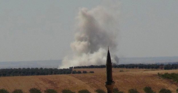 Obüsler IŞİD'e bomba yağdırdı duman Türkiye'den görüldü
