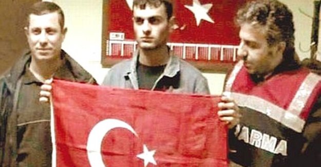 Ogün Samast'ın Türk bayraklı pozunun altından da FETÖ çıktı