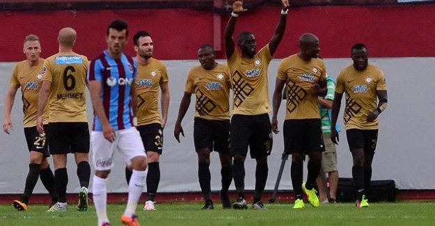 Osmanlıspor Trabzonspor'a futbol dersi verdi