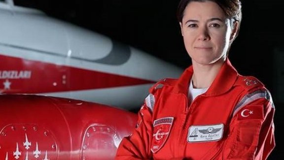 Türk Hava Kuvvetlerine ilk kadın filo komutanı