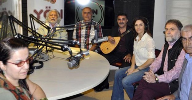 Ahmet Hakan kapatılan Yön Radyoya gitti türkü söyledi
