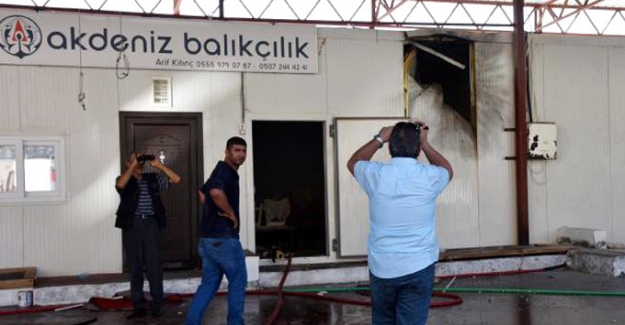 Antalya- Kemer Karayolu üzerindeki balıkçı barınağına roket atıldı