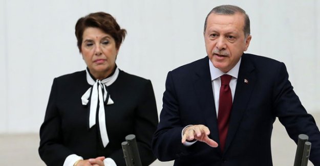 Cumhurbaşkanı Erdoğan konuşurken Baykal ve bazı vekiller terk etti