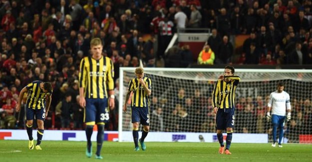 Fenerbahçe Manchester United'a fena çarpıldı