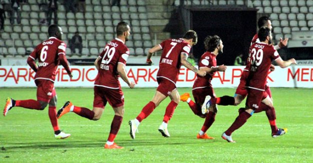 FIFA, TFF 1.Lig ekiplerinden Elazığspor'un 12 Puanını sildi