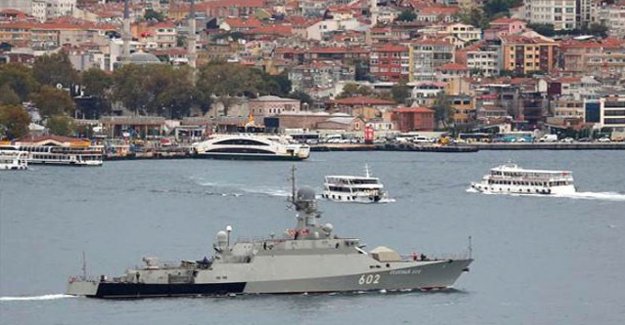 Füze yüklü Rusya gemileri Boğaz'dan geçiş yaptı