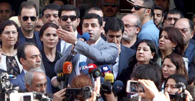 HDP Eş Genel Başkanı Selahattin Demirtaş tüm teşkilatını sokağa çağırdı