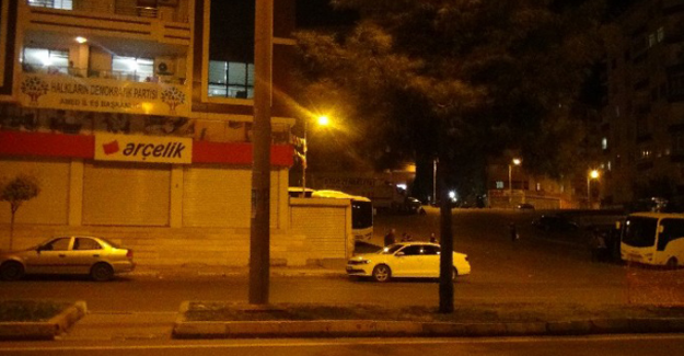 Polis gece yarısı HDP ve DBP binalarını bastı, arama yaptı