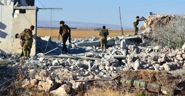 PYD, Suriye'de TSK'nın bulunduğu köye saldırdı: 2 kayıp