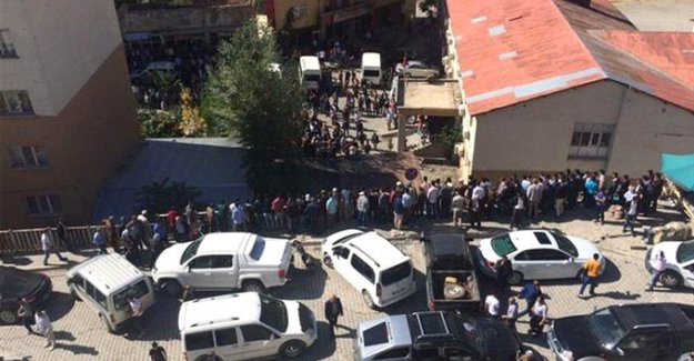 Şemdinli'de bombalı araçla saldırı: 18 şehit 27 yaralı