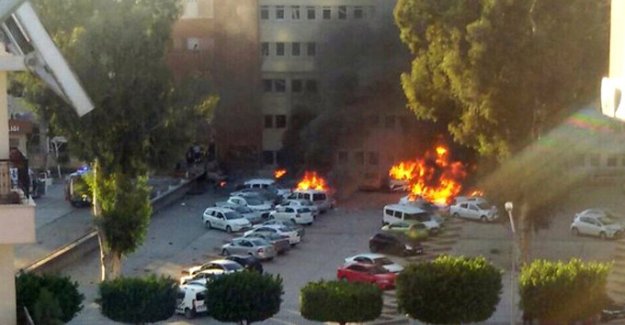 Adana Valiliği önünde bombalı araçla saldırı