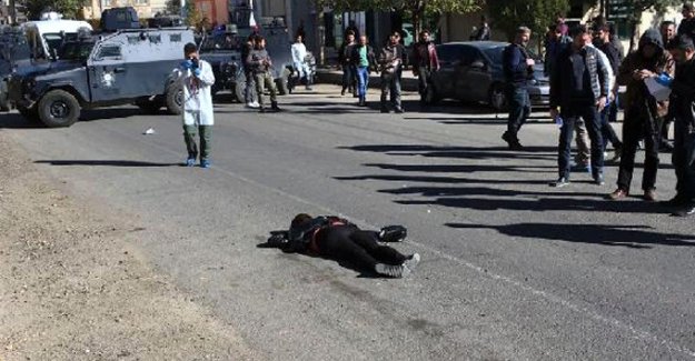 Diyarbakır'da sokak ortasında çatışma kadın terörist öldürüldü