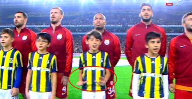 Fenerbahçe-Galatasaray derbisi öncesine damga vuran çocuk