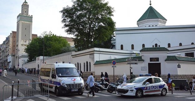Fransa daha fazla cami ve mescidi kapatacak