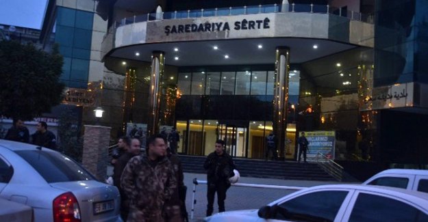Siirt ve Tunceli belediyelerine operasyon:Eş Başkanlar gözaltına alındı