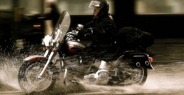 Yağmurda motosiklet sürüş tekniği nasıl olmalı?