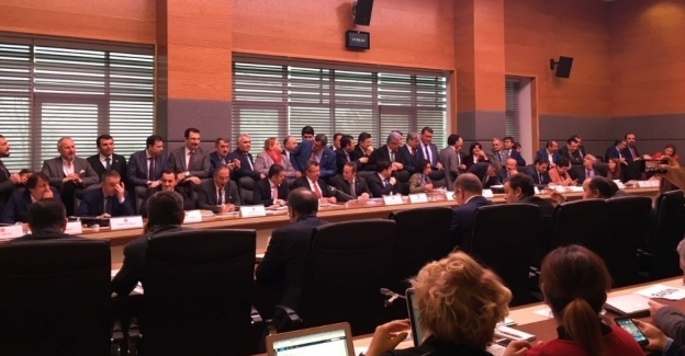 Anayasa Komisyonunda 21 maddelik teklif 19’a düşürüldü