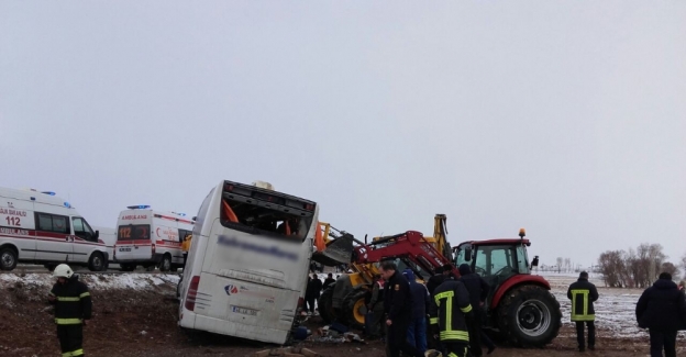 Kahramanmaraş-Kayseri yolunda 2 otobüs devrildi 31 kişi yaralandı