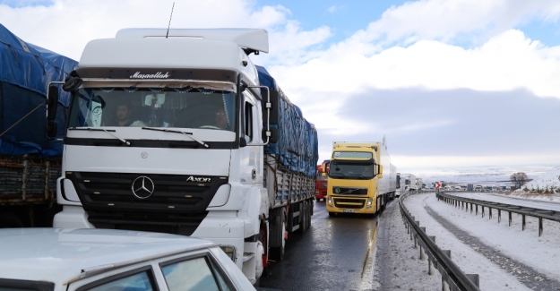Ankara-Konya yolunda 5 kilometre araç kuyruğu