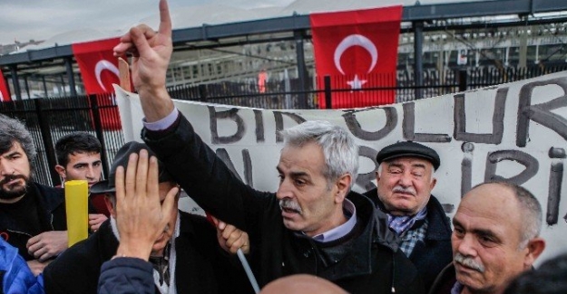 Beşiktaş'ta konsoloslar çelenk bıraktı ortalık karıştı