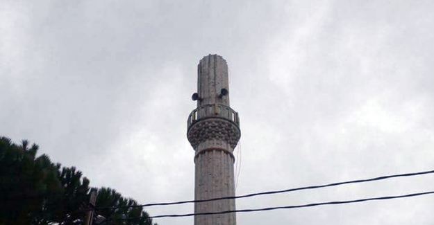 İstanbul’da fırtına minareyi yıktı
