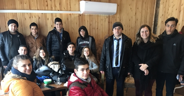 İzmir’de 30 öğrenci yolda mahsur kaldı